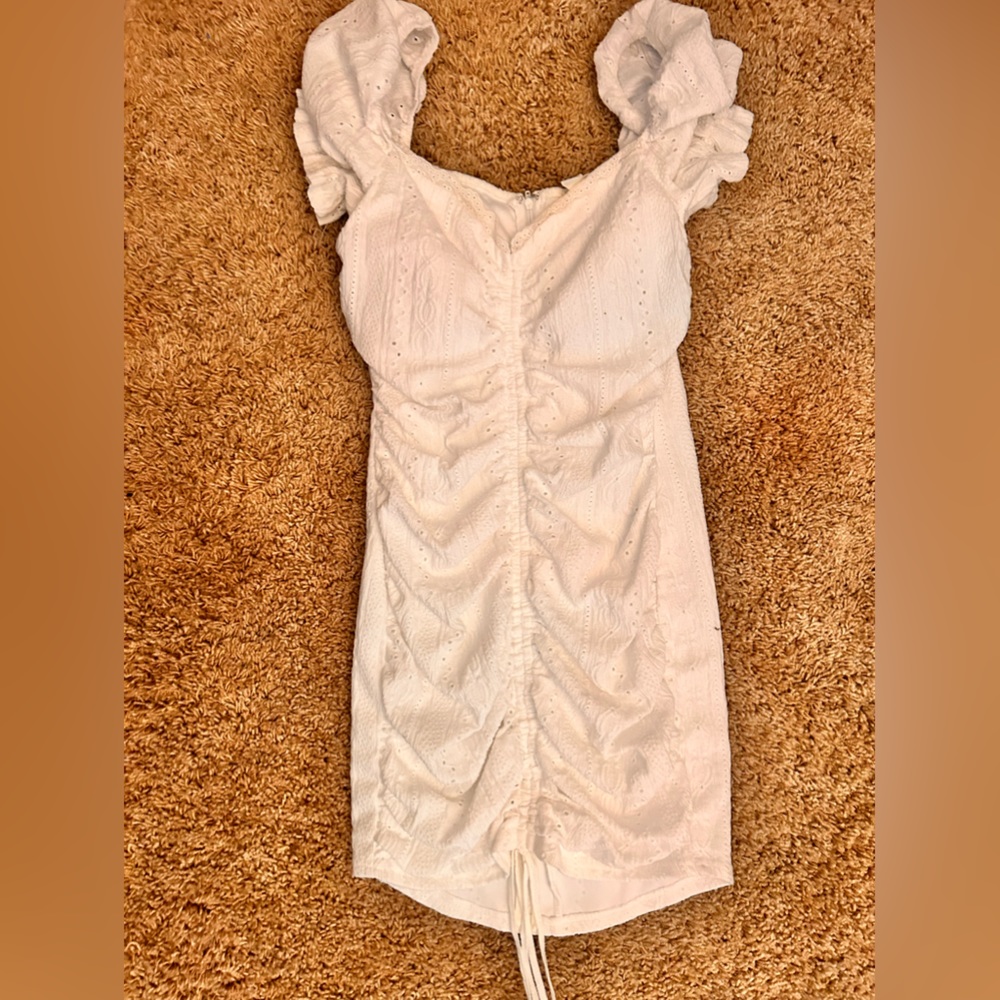 White dress puffy shoulders